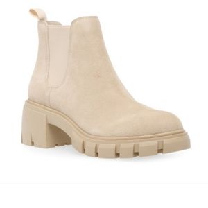 BNIB Steve Madden Suede boots sz 10